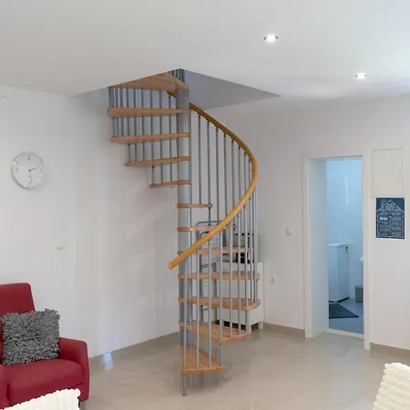 شقة Srdanovic أوميس