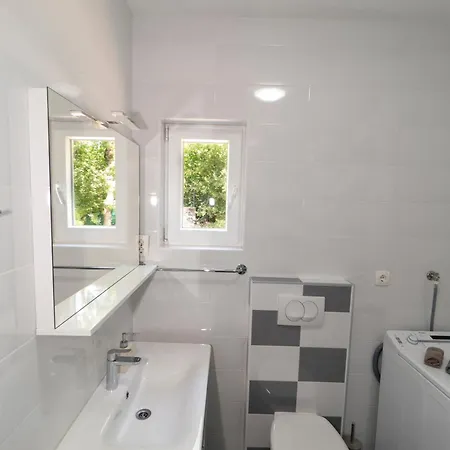 Srdanovic * أوميس