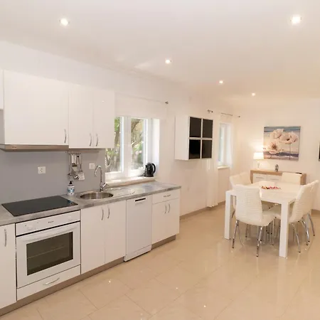 Srdanovic Apartment Omiš