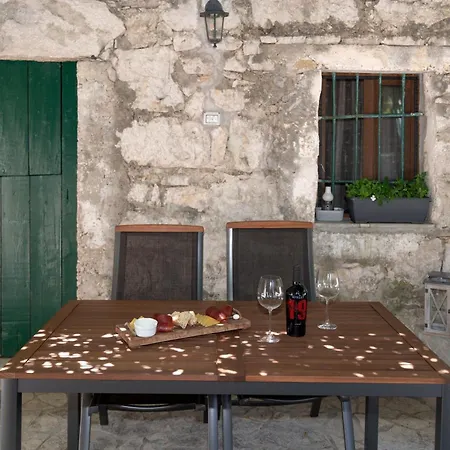 Srdanovic * 奥米什