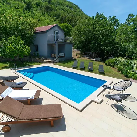 Apartment Srdanovic Omiš